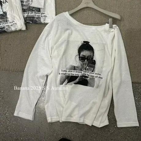 东大门早秋新款韩版时尚欧美人物印花斜肩长袖T恤女宽松慵懒风ins商品大图
