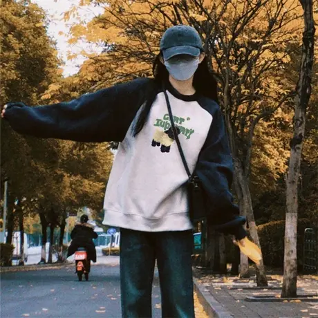 童趣风薄款圆领插肩袖卫衣女春秋季宽松显瘦休闲百搭撞色长袖上衣图片