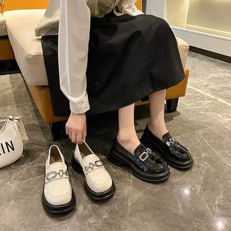 厚底乐福鞋女2024年春秋季新款高级漆皮英伦风单鞋粗跟职业小皮鞋图片