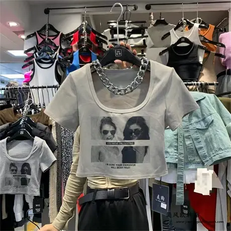 美式时髦美女人像印花短款T恤女2023夏韩版方领露锁骨短款垫肩t潮商品大图