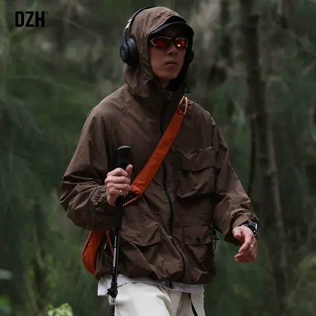 男士登山服冲锋衣潮牌工装外套男春秋款旅游穿搭防风2024新款夹克图片