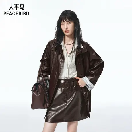 太平鸟黑胶系列棕色油蜡皮PU皮衣外套女25年新款风衣式收腰外套图片
