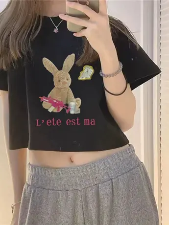 黑色短袖t恤女装新款正肩宽松独特短款上衣服打底衫五一出游穿搭图片