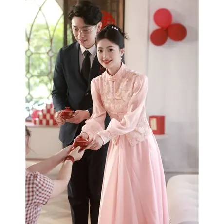 敬酒服2024新款新娘回门服长袖粉色裙子订婚礼服旗袍秀禾服秋冬季图片