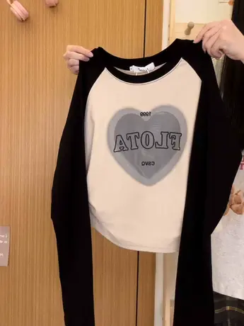 红续发泡爱心字母插肩短款长袖T恤女甜酷风显瘦内搭上衣秋冬新款图片