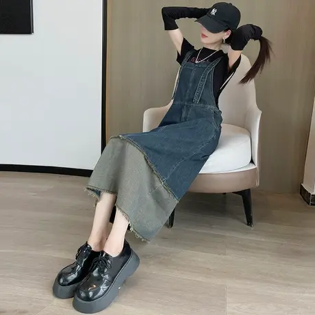 复古牛仔背带裙女秋季2024新款设计感不规则撞色拼接中长款连衣裙图片