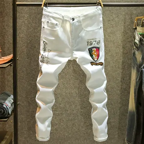 高端白色夏季牛仔裤男款潮流烫钻修身小脚裤潮牌骏马勋章长裤子薄图片