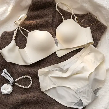 小胸内衣女加厚聚拢无痕舒适胸罩无钢圈收副乳少女风云朵文胸套装图片