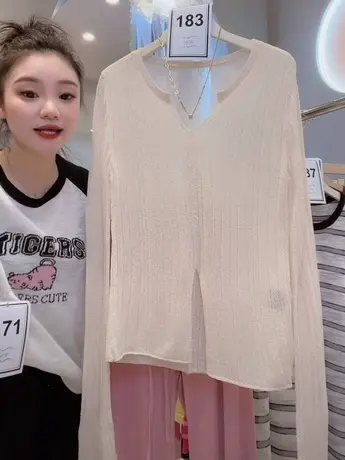 设计感V领显瘦毛衣女气质简约不规则开叉纯色长袖针织衫薄款上衣图片