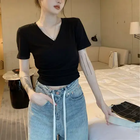 2023夏季设计感小众纯欲风甜辣妹性感V领短袖t恤女不规则短款上衣商品大图