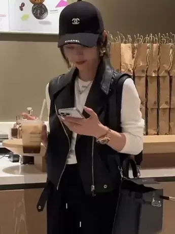 2023秋季爆款马夹外套女新款高级感背心坎肩无袖机车服马甲上衣潮商品大图