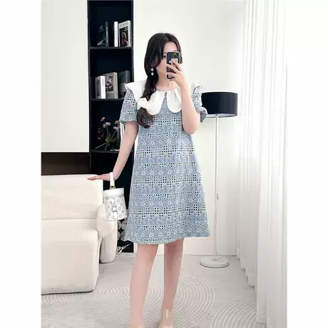 微胖女生胖mm妹妹大码连衣裙2024新款镂空大娃娃领设计感拼接裙子图片
