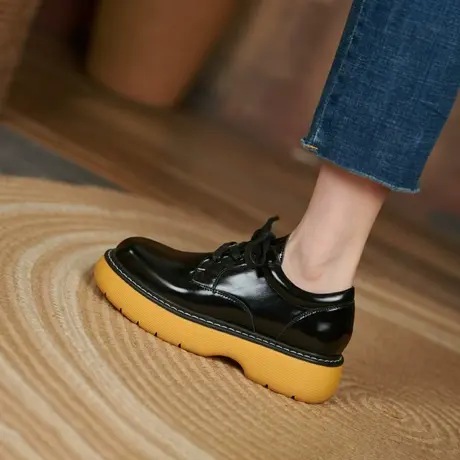 达芙妮复古英伦风小皮鞋女春秋2021新款真皮黑色平底鞋单鞋女系带图片