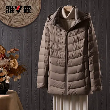 雅鹿官方正品时尚新款女装短款连帽秋冬羽绒服保暖轻便款薄外套图片