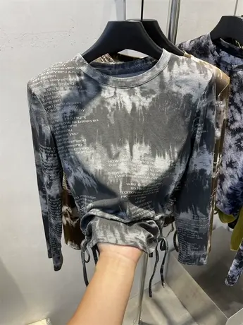 复古字母印花报纸长袖T恤女2023秋新款抽绳褶皱弹力打底衫上衣ins图片