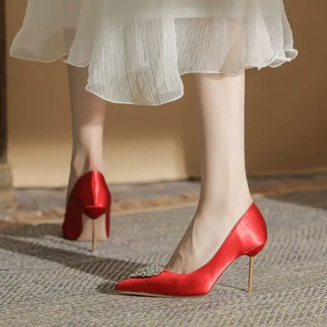 2024年春夏季新款水钻礼服绸缎高跟鞋女细跟红色尖头秀和婚纱单鞋图片