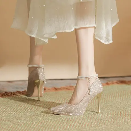 2024年新款珍珠一字带气质水钻尖头细跟高跟鞋闪闪发光名媛宴会鞋图片