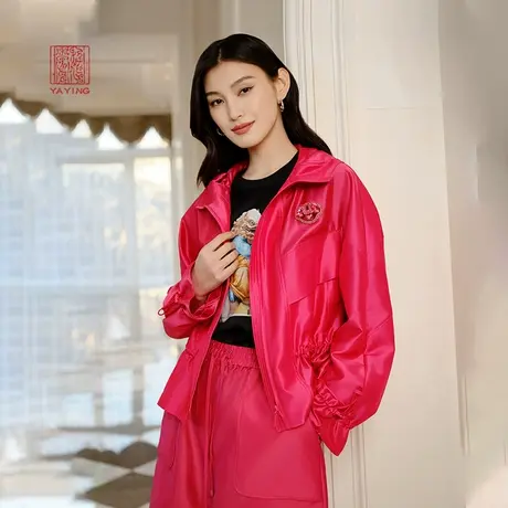 EP雅莹高端系列 运动风宽松醋纤抽绳连帽外套 2024春装新款1227A图片