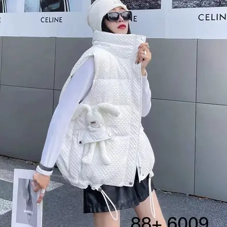 2023秋冬新款时尚潮流宽松兔子挂件羽绒棉马甲女外穿背心马夹外套商品大图