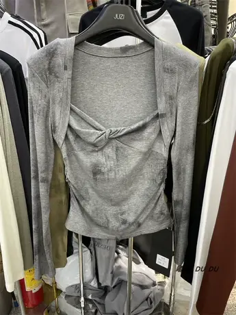 修身长袖上衣女2023秋新洋气韩版设计感方领百搭显瘦水墨晕染T恤图片