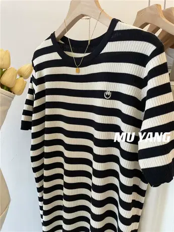 质量好的那种！随性显瘦 刺绣笑脸条纹冰丝连衣裙宽松休闲针织裙商品大图