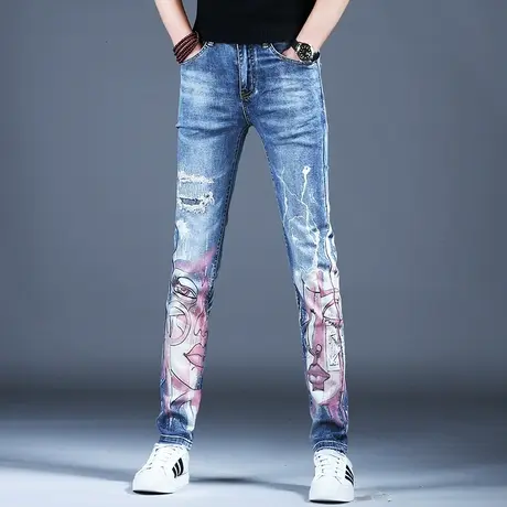 2024春夏男士新款牛仔裤子时尚浅蓝色修身印花棉弹小脚裤美式潮男图片