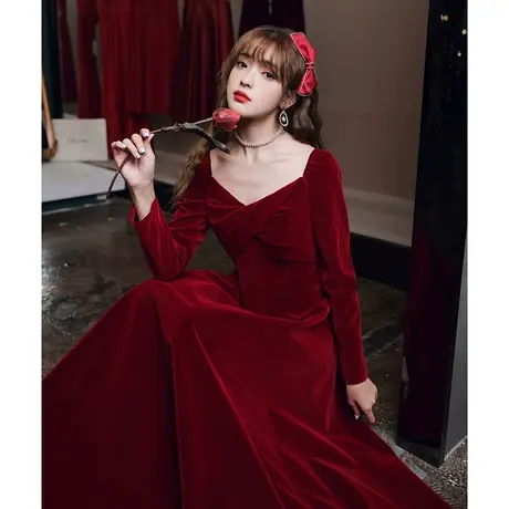 敬酒服新娘酒红色2023新款气质显瘦长袖长款结婚法式丝绒晚礼服女图片
