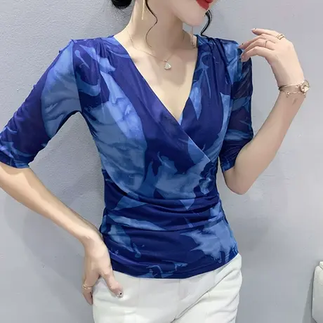 网纱五分袖T恤女士夏装2023新款性感交叉V领小衫气质印花别致上衣商品大图