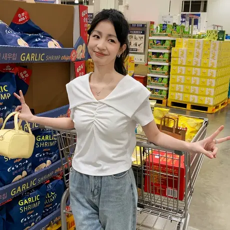 唐狮夏季短袖T恤女新款甜美白色小衫别致V领掐腰设计感上衣商品大图