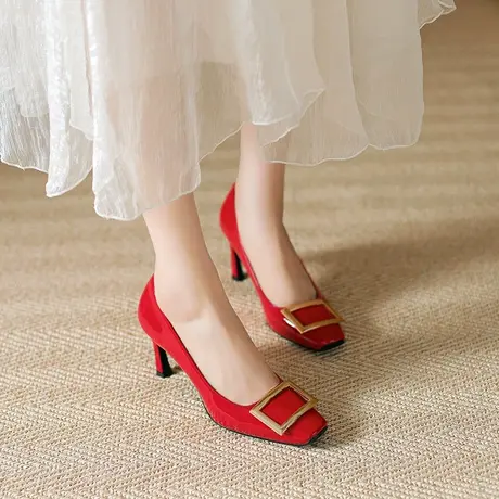 方头粗跟单鞋女2024年春夏季新款方扣漆皮高跟鞋新娘婚纱浅口婚鞋图片