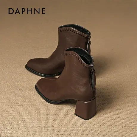 达芙妮棕色短靴女款巨好看的早秋靴子2025爆粗高跟方头弹力瘦瘦靴图片