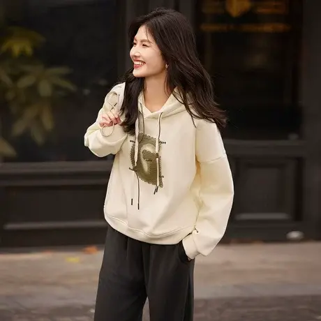 时尚休闲卫衣2023年冬季新款女百搭减龄通勤短款加绒连帽套头上衣图片