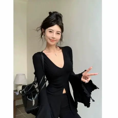 美式辣妹v领喇叭袖T恤女早秋新款修身设计感开叉黑色长袖百搭上衣商品大图