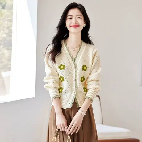 时尚气质休闲钩花毛衣开衫女2023年春季新款减龄百搭开衫上衣图片
