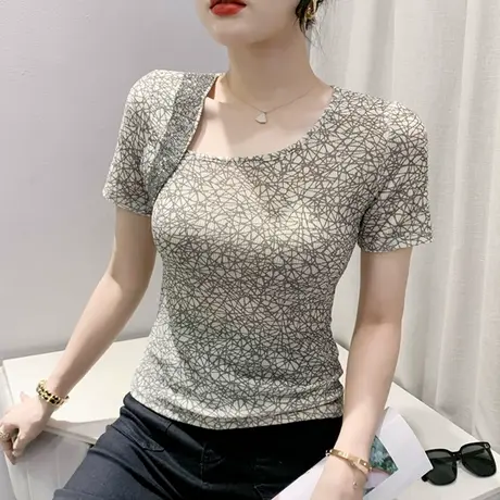 2024夏季新款性感斜领T恤女短袖气质漂亮印花上衣设计感别致小衫图片