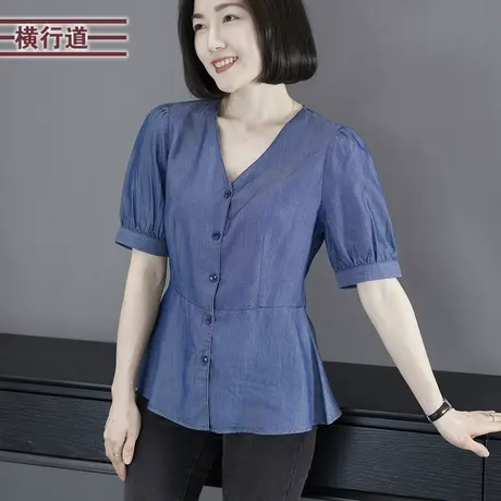 2023夏季新款简约休闲V领纽扣天丝收腰宽松短袖衬衣妈妈装女上衣图片
