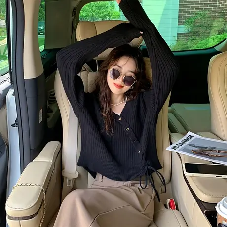 唐狮假门襟抽绳设计感套头V领毛衣女新款春秋黑色外套红色TD图片