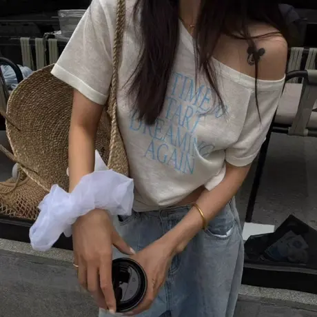 韩国东大门夏季新款字母印花薄款斜领短袖T恤女宽松休闲露肩上衣商品大图