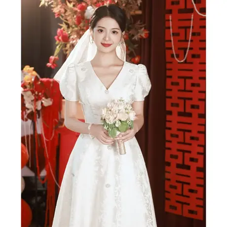 白色订婚礼服女夏季V领法式高级感钉珠高定轻婚纱登记领证小白裙图片
