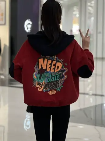 欧洲站2023年秋冬设计感撞色拼接加绒时尚印花宽松连帽短款外套女图片