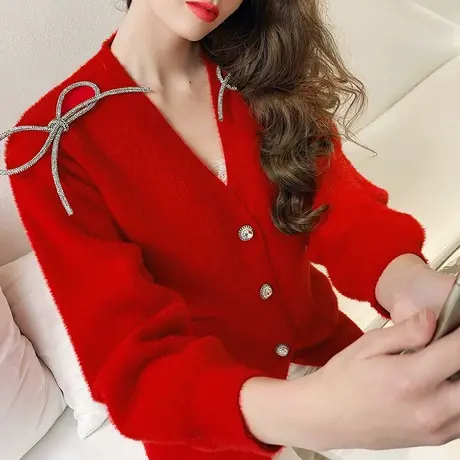 粉红大布娃娃宽松V领过年战袍仿貂毛红色针织开衫女甜美气质春季图片