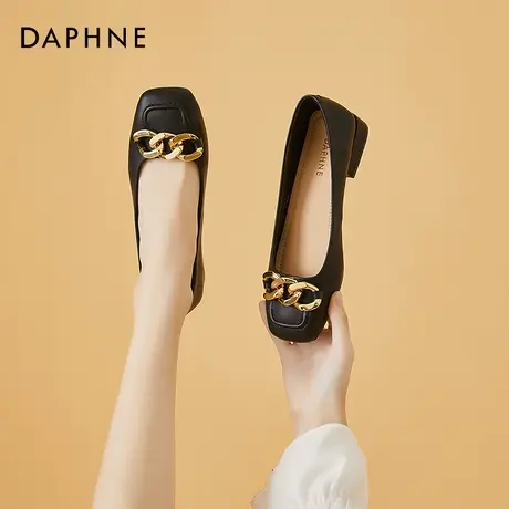 达芙妮粗跟单鞋女低跟2021年秋冬新款浅口真皮奶奶鞋马衔扣平底鞋图片