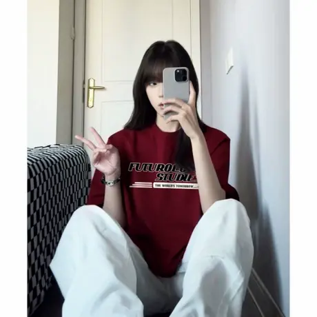 2025新款美式街头风小众潮牌酒红色短袖女t恤高级感显白小众上衣图片