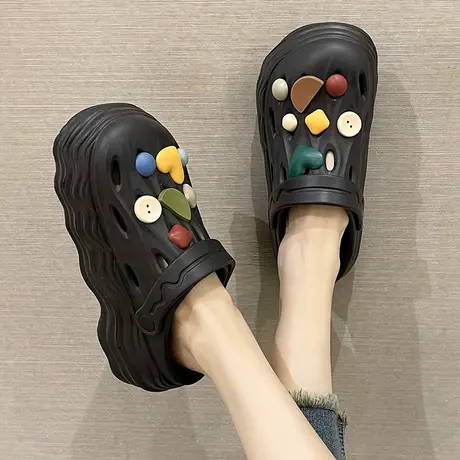 增高洞洞鞋女夏季2025年新款时尚纽扣防滑厚底室内外穿包头凉拖鞋图片