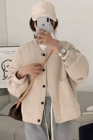 2023早秋新洋气宽松休闲时尚百搭简约字母长袖纽扣开衫圆领上衣女图片