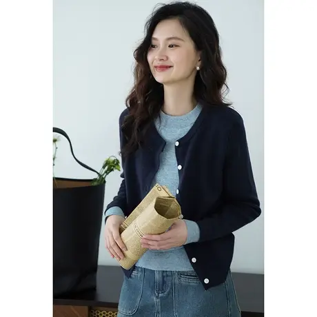 嘉茱莉2024新款假两件拼接针织衫女老钱风圆领毛衣短款针织上衣商品大图