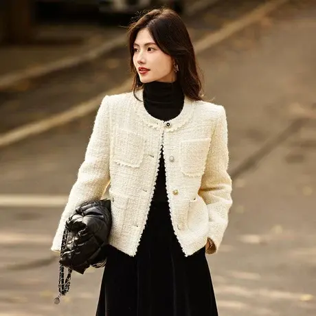 时尚气质羽绒服2023年冬季新款女士圆领百搭温柔淑女小香风上衣图片