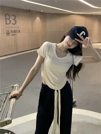 2024夏季设计感小众纯欲风甜辣妹性感u领短袖t恤女不规则短款上衣商品大图