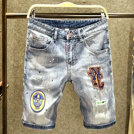 潮牌漆点牛仔短裤男徽章刺绣贴标ins风时尚修身直筒破洞5分裤子男图片