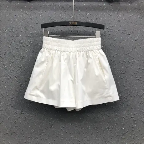 简约女士白色褶皱设计感a字热裤减龄春夏新款欧货宽松阔腿裤短裤图片